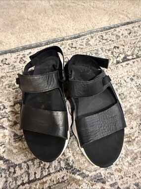 Sorel Black Leather Velcro Strap Sandals